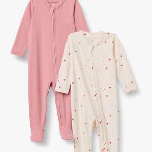 NEW NEVER WORN Amazon Essentials Pink and White Heart Print Footies